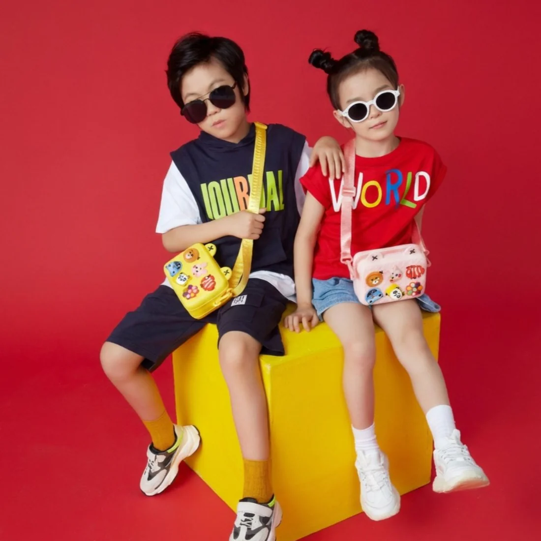 tui-deo-kem-charm-cho-be-3-thiet-ke-mau-vang-de-thuong-1